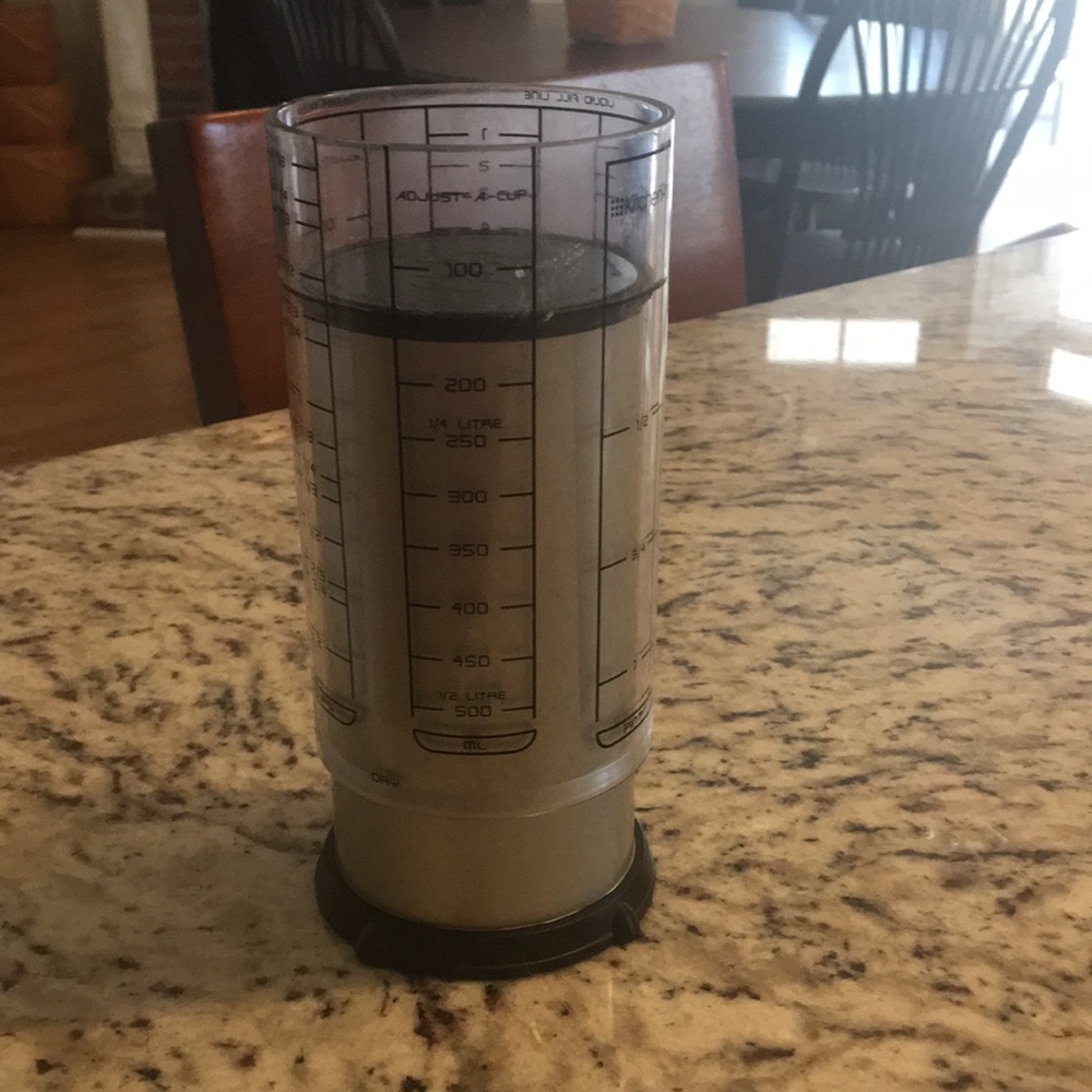 Kitchen art measuring cup